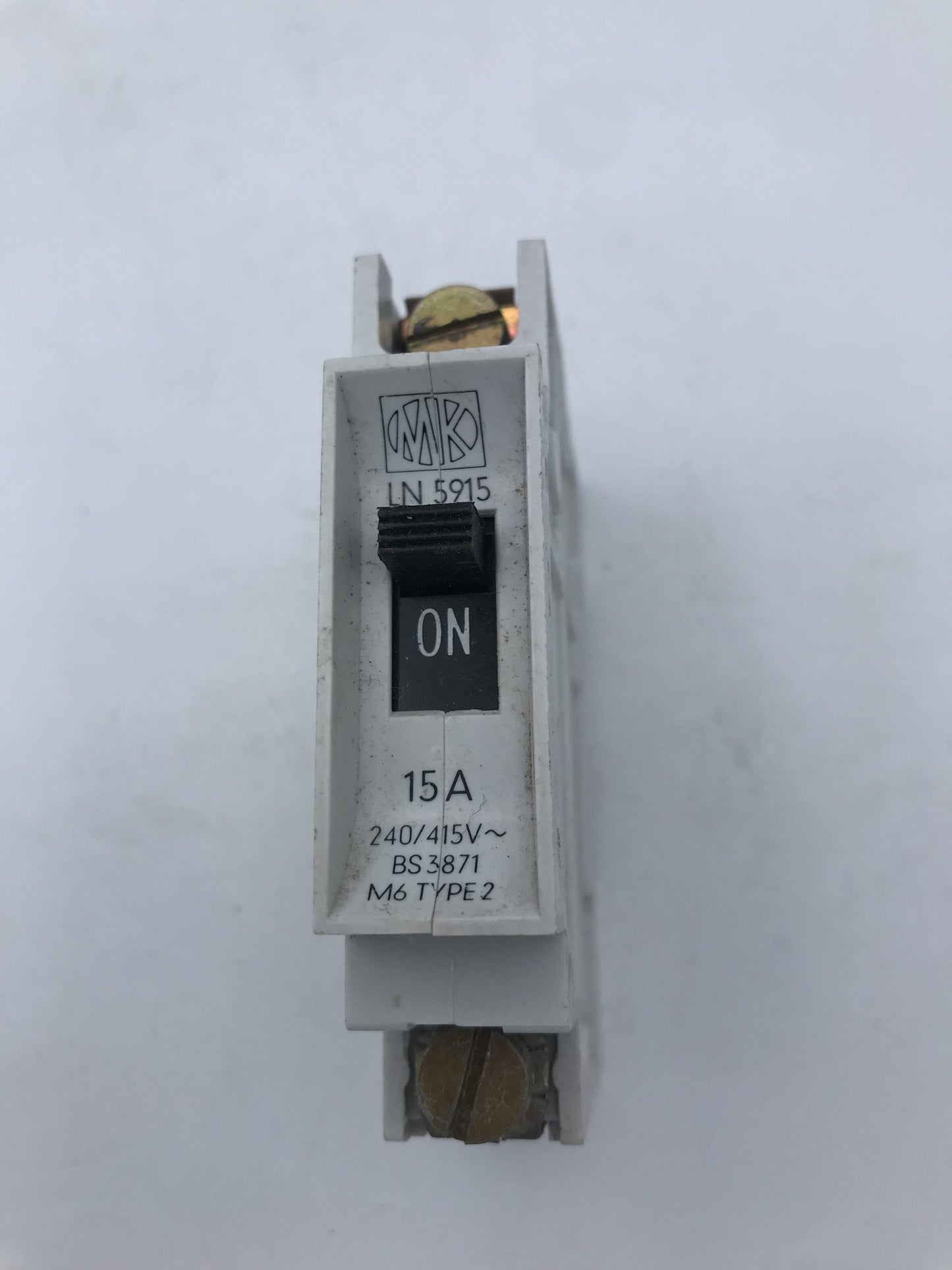 MK LN5915 15A 15 Amp M6 TYPE 2 BS3871