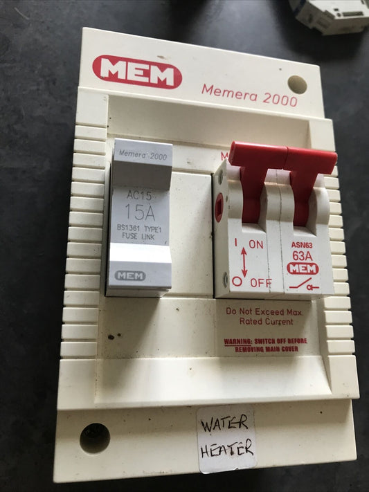 MEM 3 Way CUSTOMER UNIT FUSEBOX MEMERA 2000 With 63 Amp Main 15 Amp Fuse