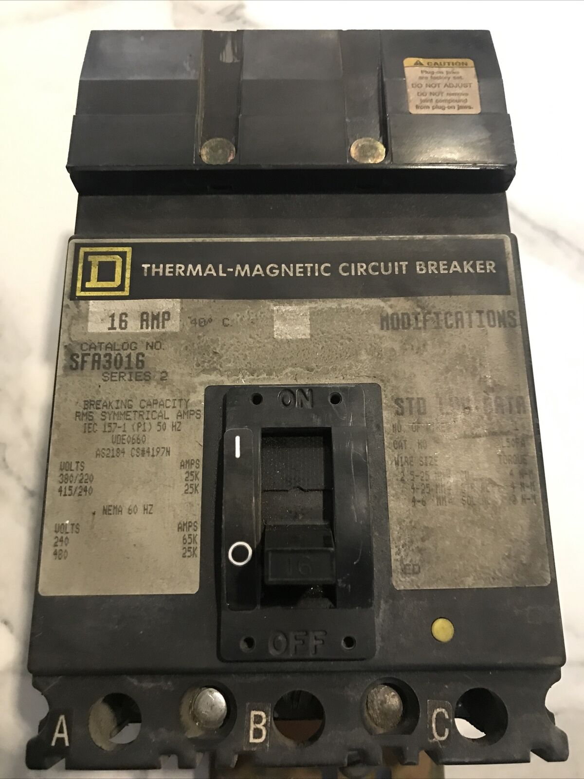 SQUARE D 16 AMP 25kA TRIPLE POLE MCCB I-LINE SFA3016 16A